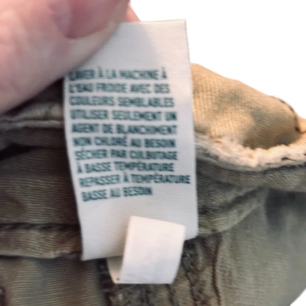 American Eagle Outfitters Very Y2K Classic Cargo Shorts – Sz 38 (Excellent)